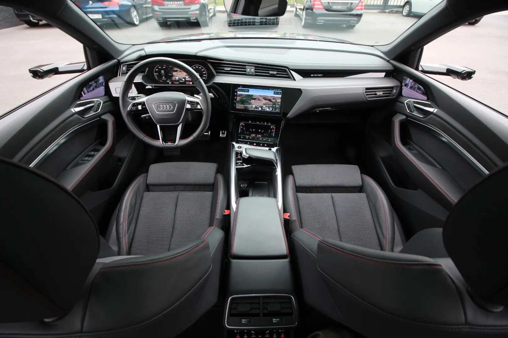 Q8 e-tron 55 quattro S line