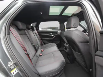 Q8 e-tron 55 quattro S line