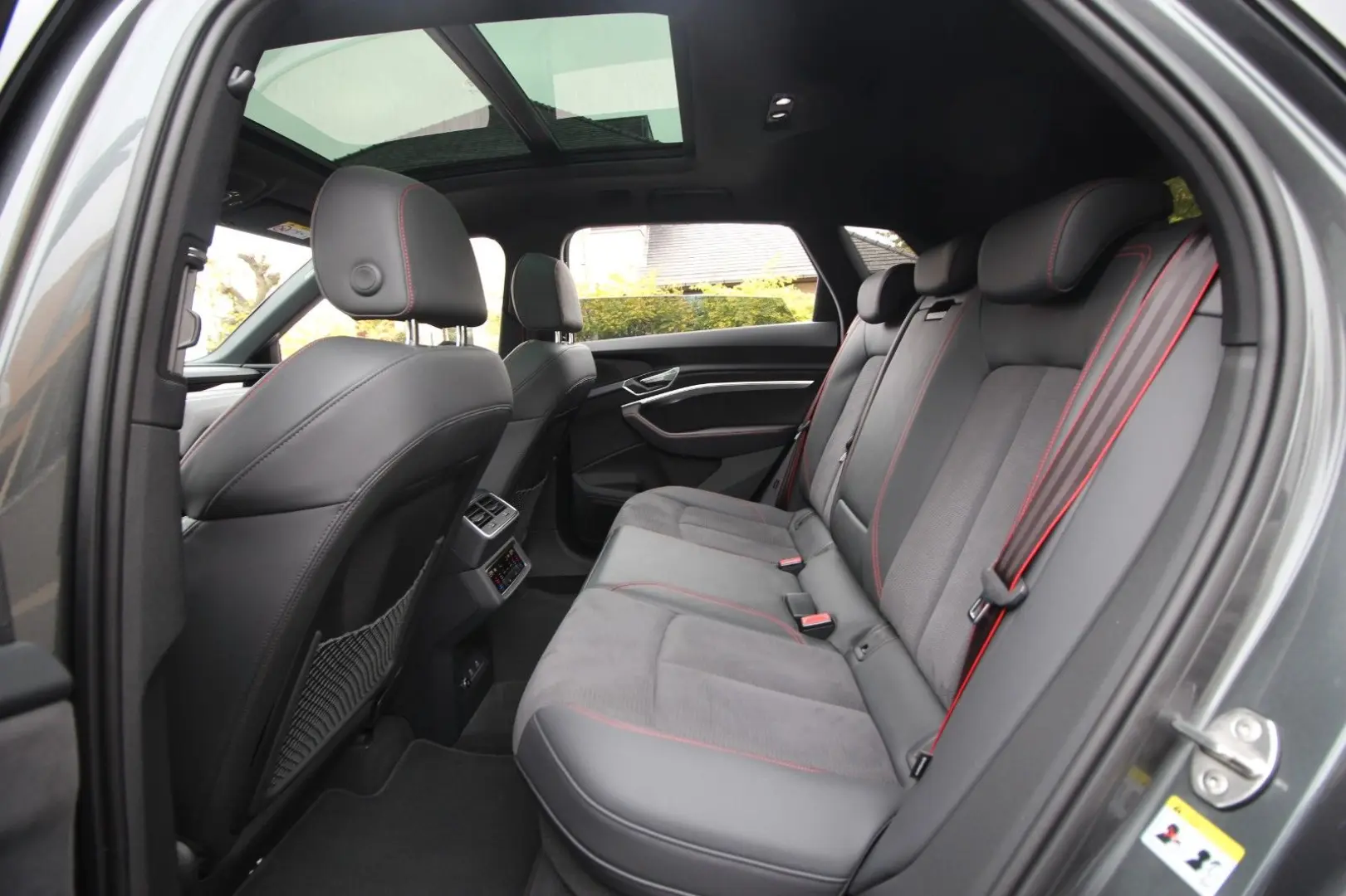 Q8 e-tron 55 quattro S line