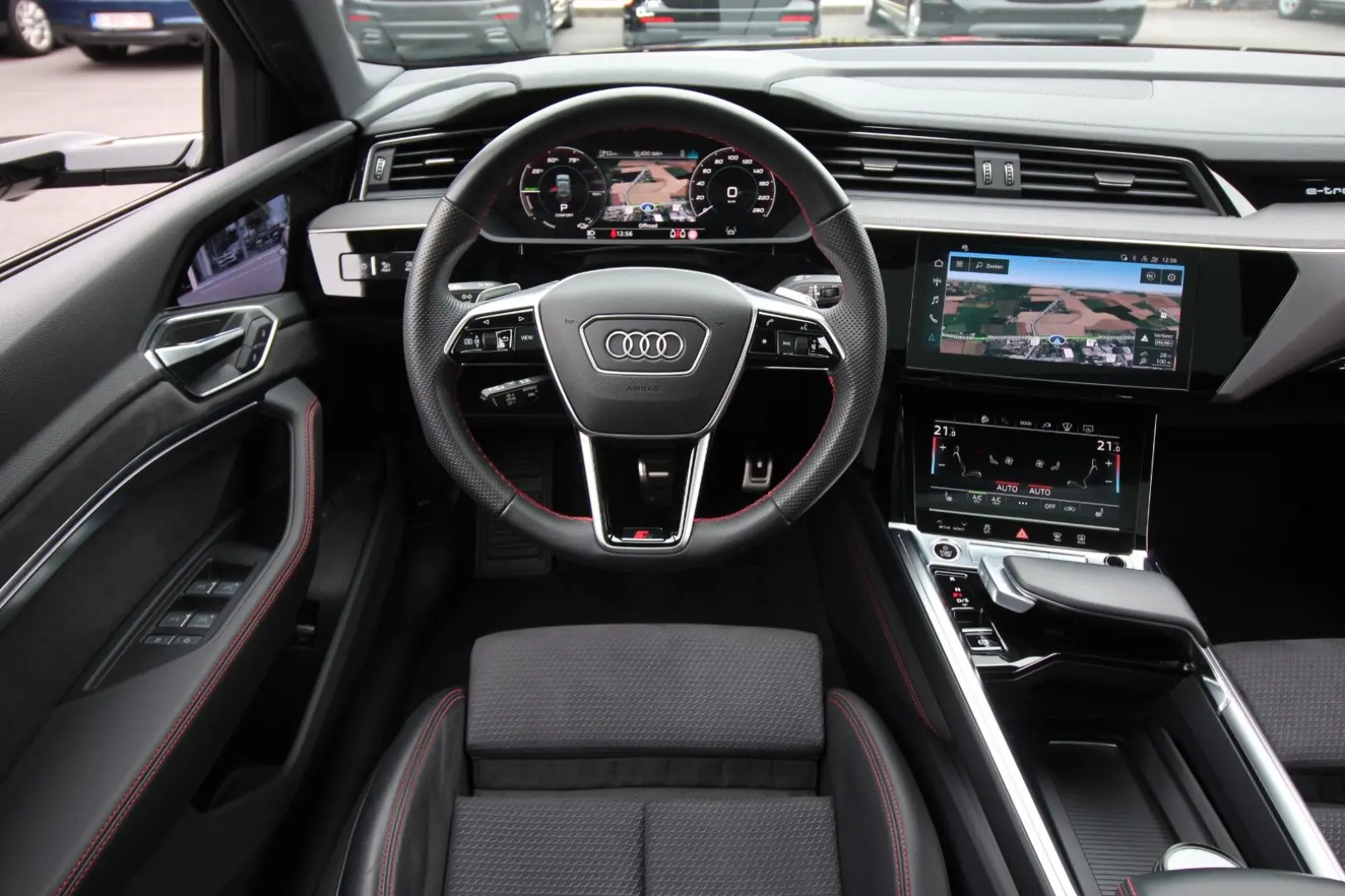 Q8 e-tron 55 quattro S line