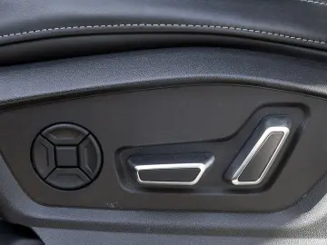 Q8 50 TDI Q 2x S LINE LM23 OPTIKPKT-SCHWARZ  BuO