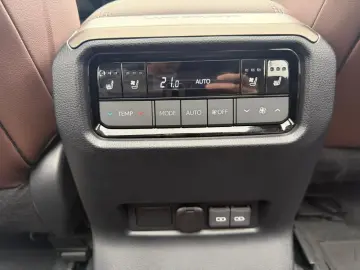 Land Cruiser 2.8 D-4D AT 5-S First Edition Pano