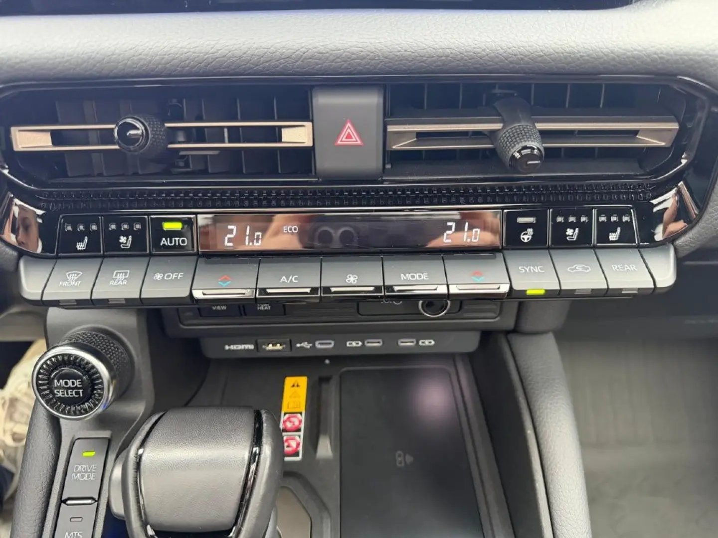 Land Cruiser 2.8 D-4D AT 5-S First Edition Pano