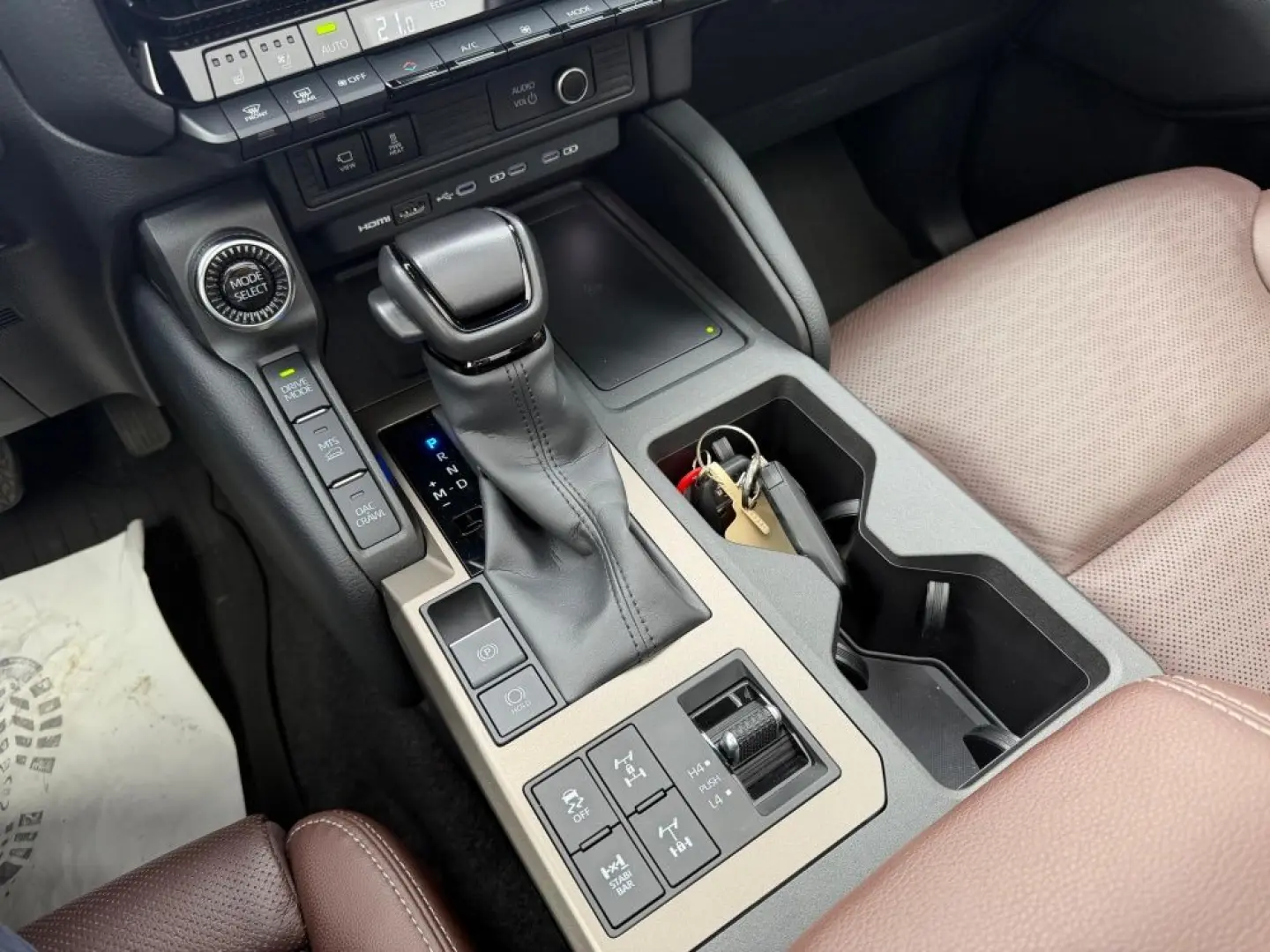 Land Cruiser 2.8 D-4D AT 5-S First Edition Pano