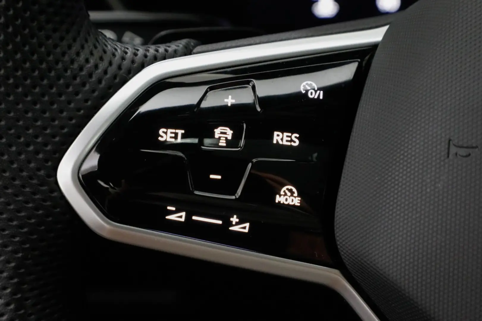 Touareg 3.0 TDI 4M DSG R-Line AHK StdHzg Matrix