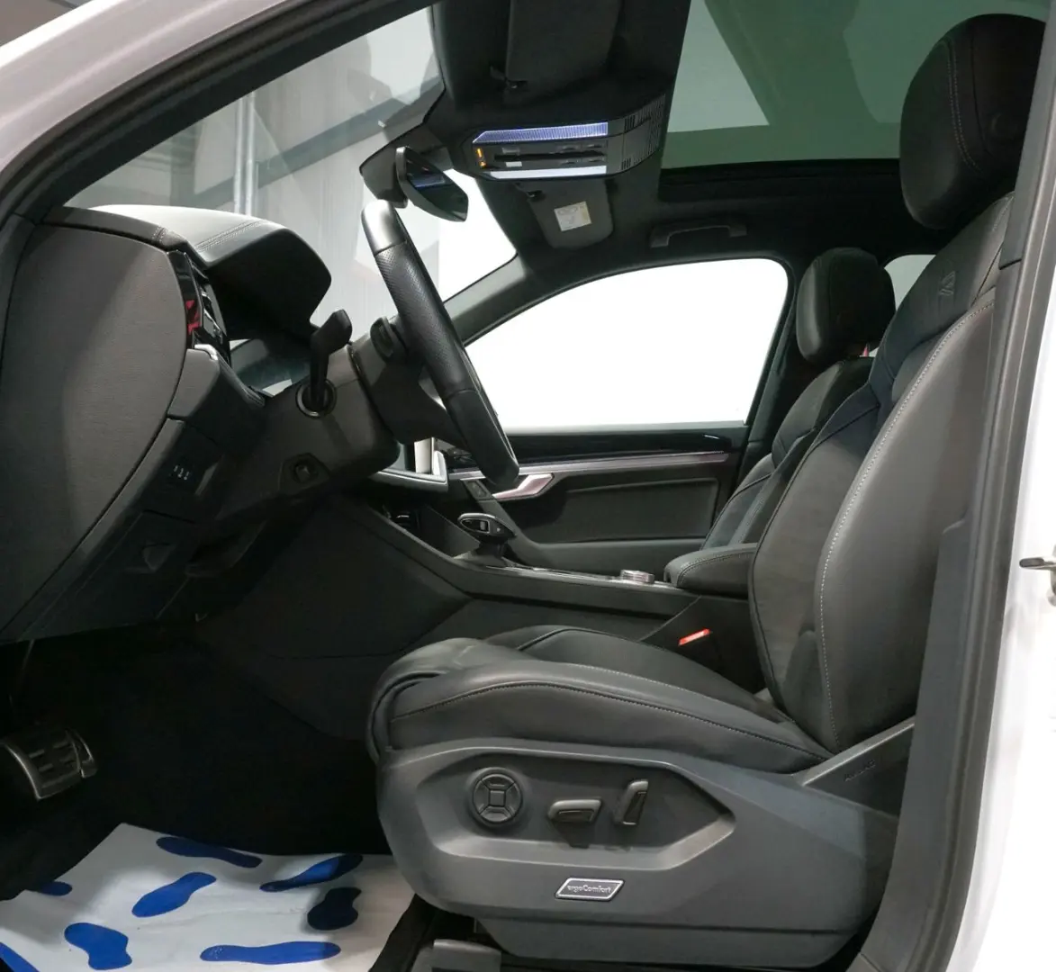 Touareg R-Line 4Motion3.0 TSI IQ.Light PANO LUFT