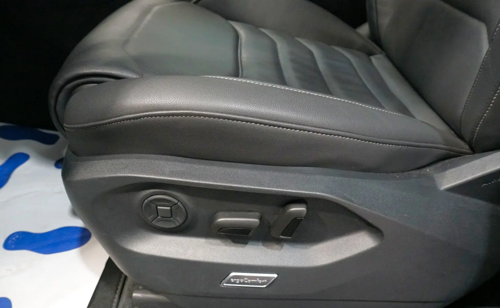 Touareg R-Line 4Motion3.0 TSI IQ.Light PANO LUFT