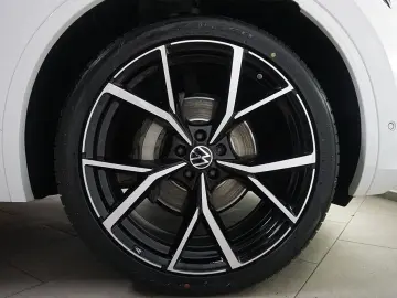 Touareg 3.0TDI Tiptr R-Line 4M Virtual AHJK Pano