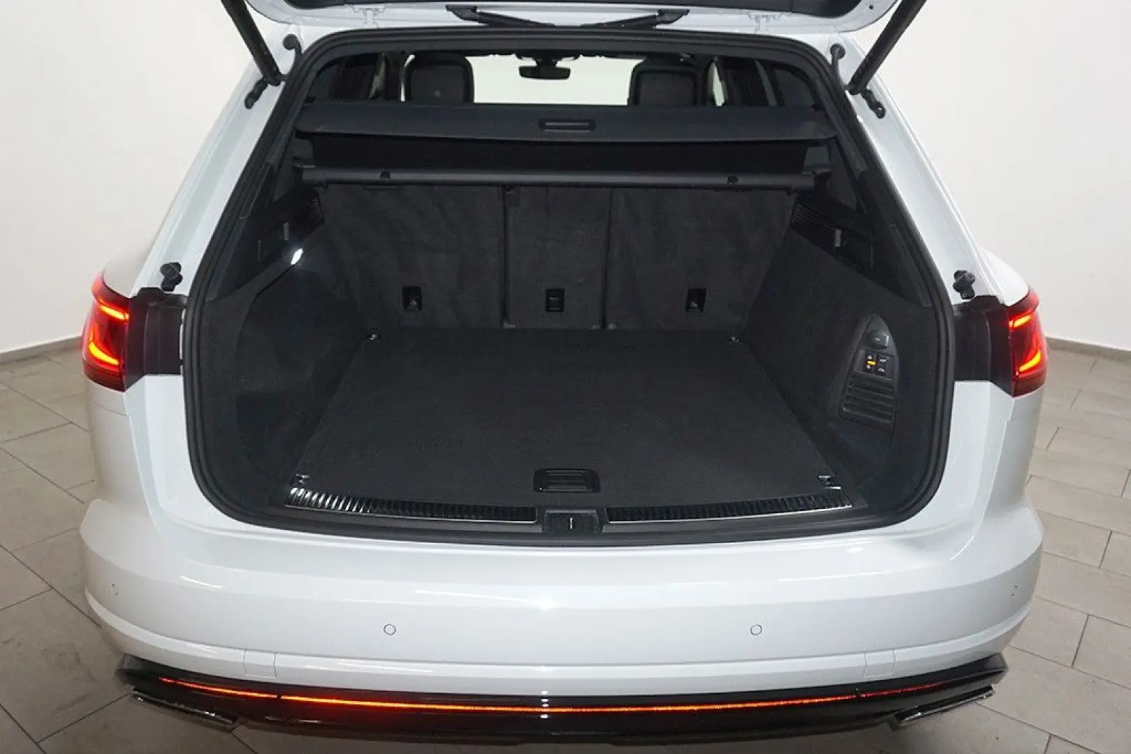 Touareg 3.0TDI Tiptr R-Line 4M Virtual AHJK Pano