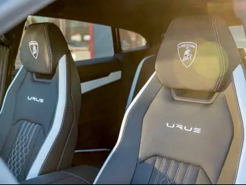 Urus S 4.0 V8  B&O HUD TV  Carbon Interieur