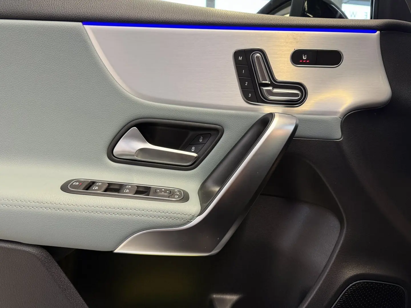 A 220d AMG DISTR STDHZ HUD PANO MBEAM NIGHT 360