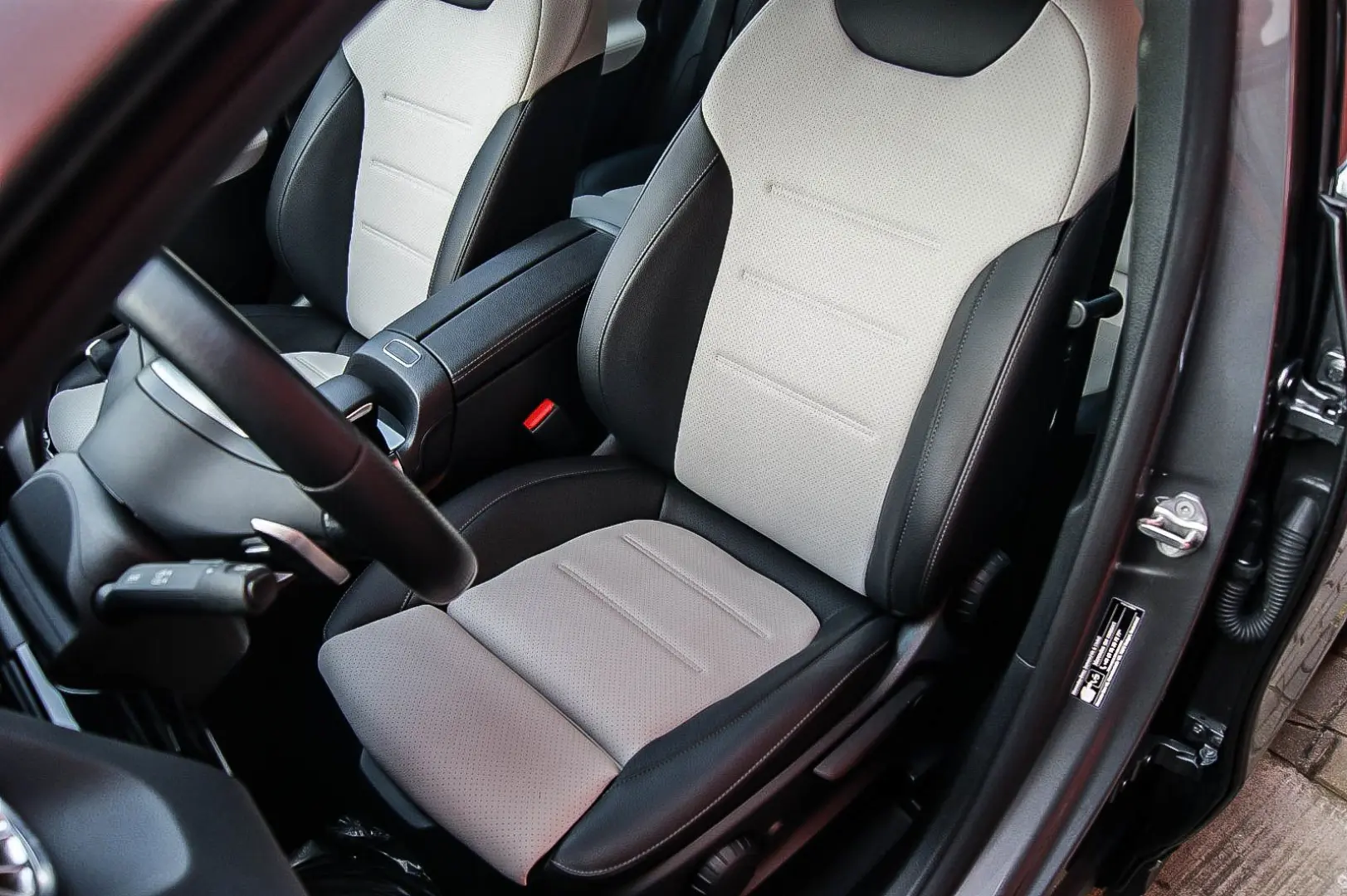 GLA 250 e AMG MBUX PANORAMA LEDER ANHZV