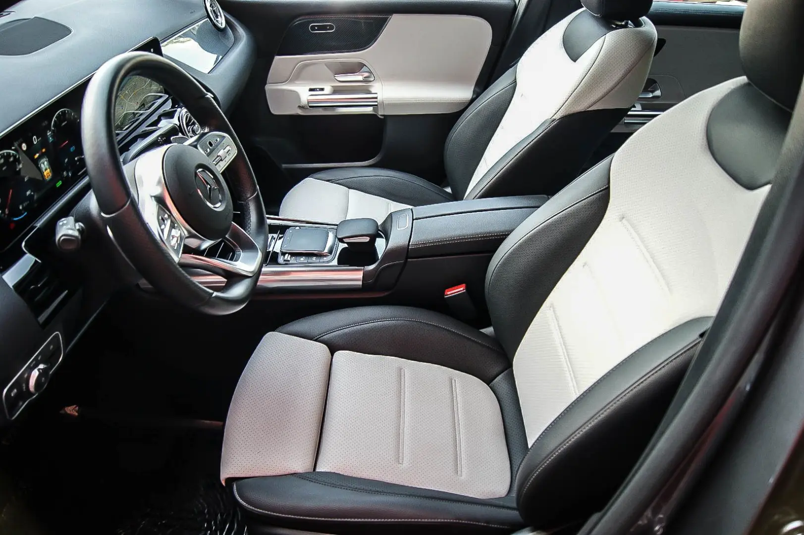 GLA 250 e AMG MBUX PANORAMA LEDER ANHZV