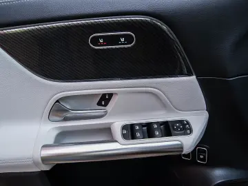 GLA 250 e AMG MBUX PANORAMA LEDER ANHZV