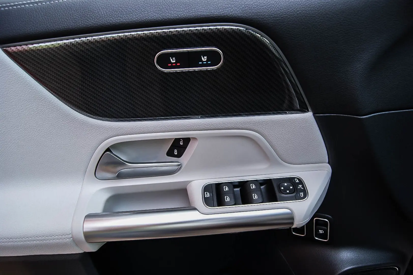 GLA 250 e AMG MBUX PANORAMA LEDER ANHZV