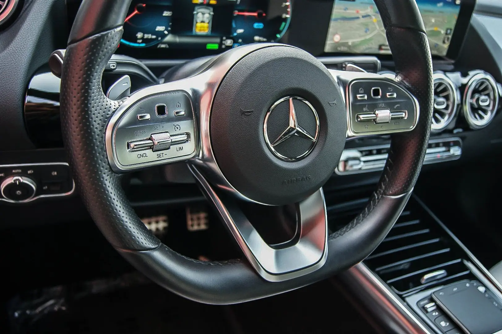 GLA 250 e AMG MBUX PANORAMA LEDER ANHZV