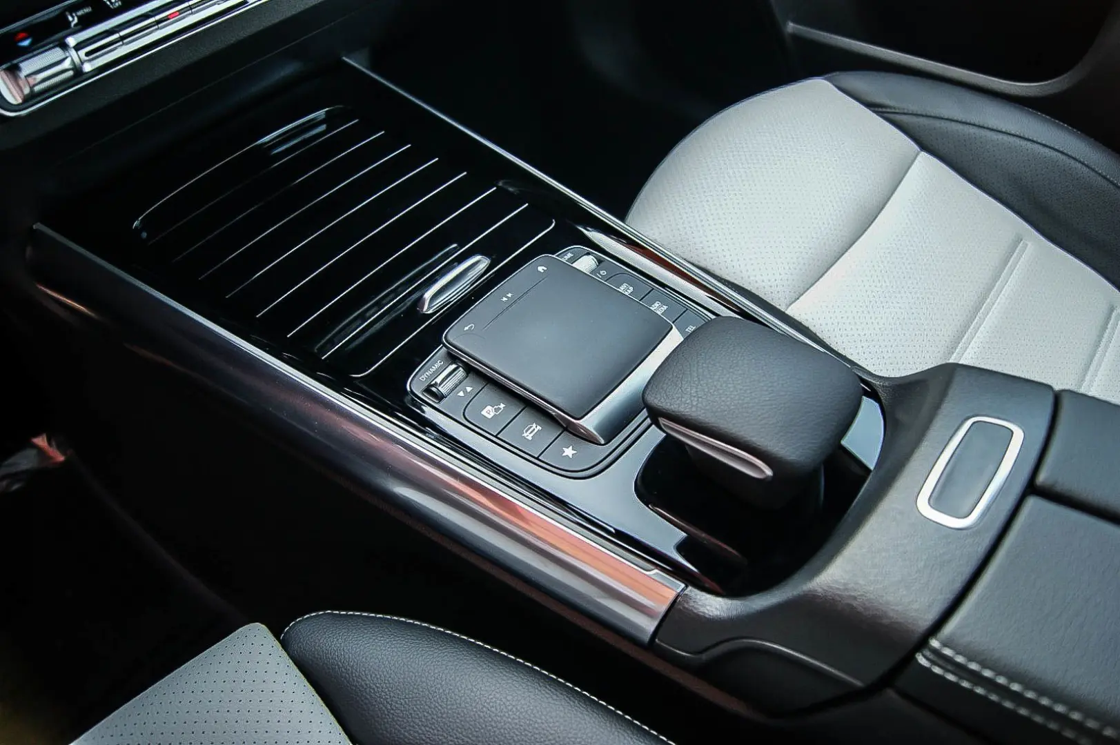 GLA 250 e AMG MBUX PANORAMA LEDER ANHZV