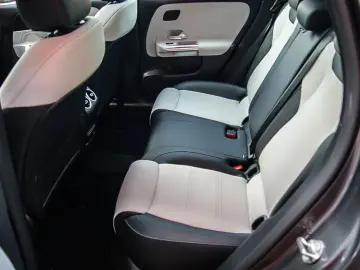 GLA 250 e AMG MBUX PANORAMA LEDER ANHZV