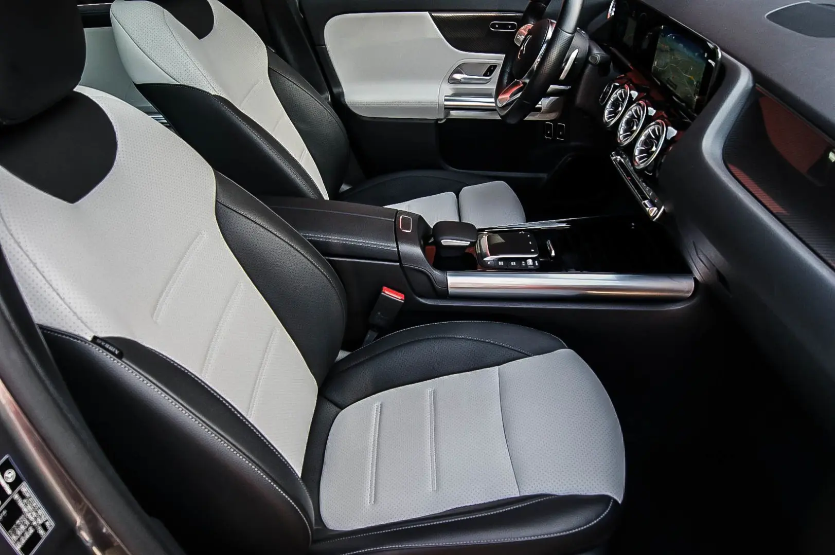 GLA 250 e AMG MBUX PANORAMA LEDER ANHZV