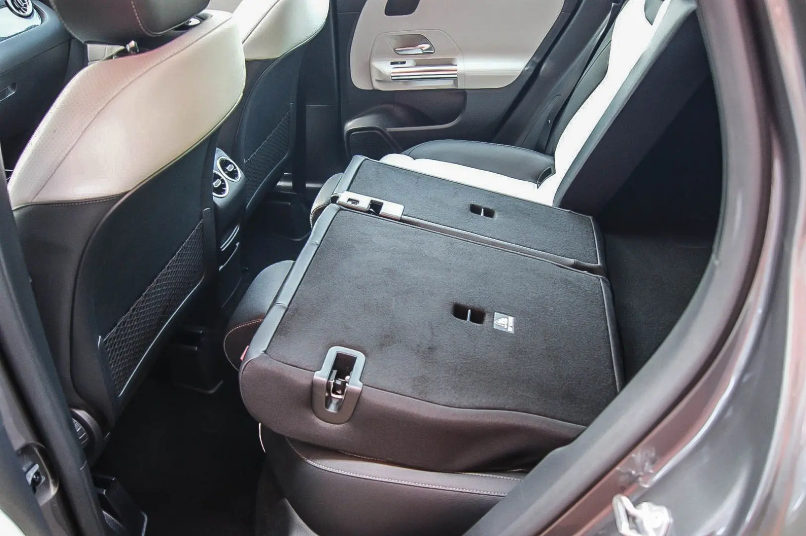 GLA 250 e AMG MBUX PANORAMA LEDER ANHZV