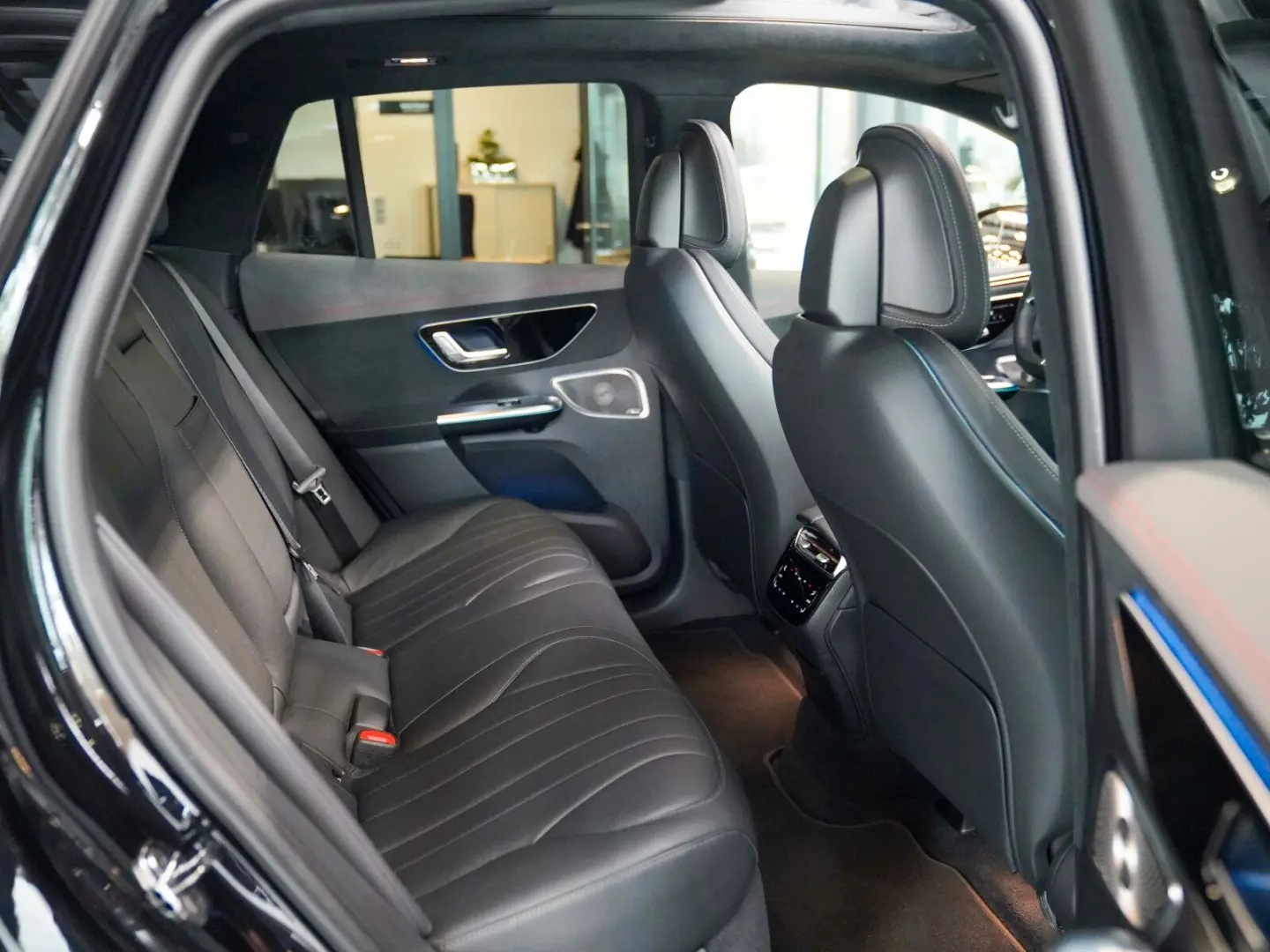 EQE SUV 350 4M AMG Line Premium  AIRMATIC AHK TV