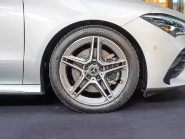 CLA 220 4M AMG Line KEYLESS Kamera Feuerlöscher