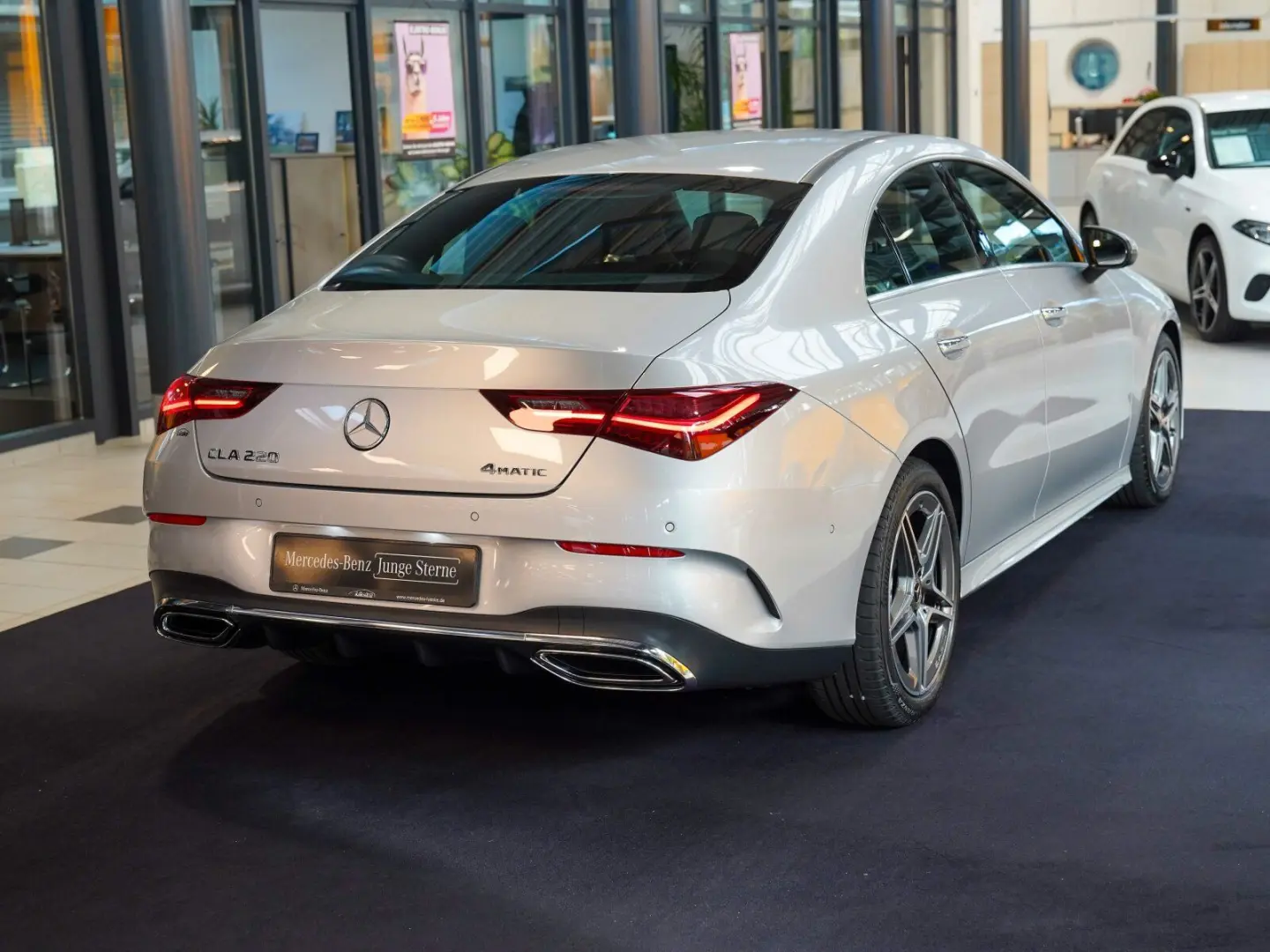 CLA 220 4M AMG Line KEYLESS Kamera Feuerlöscher