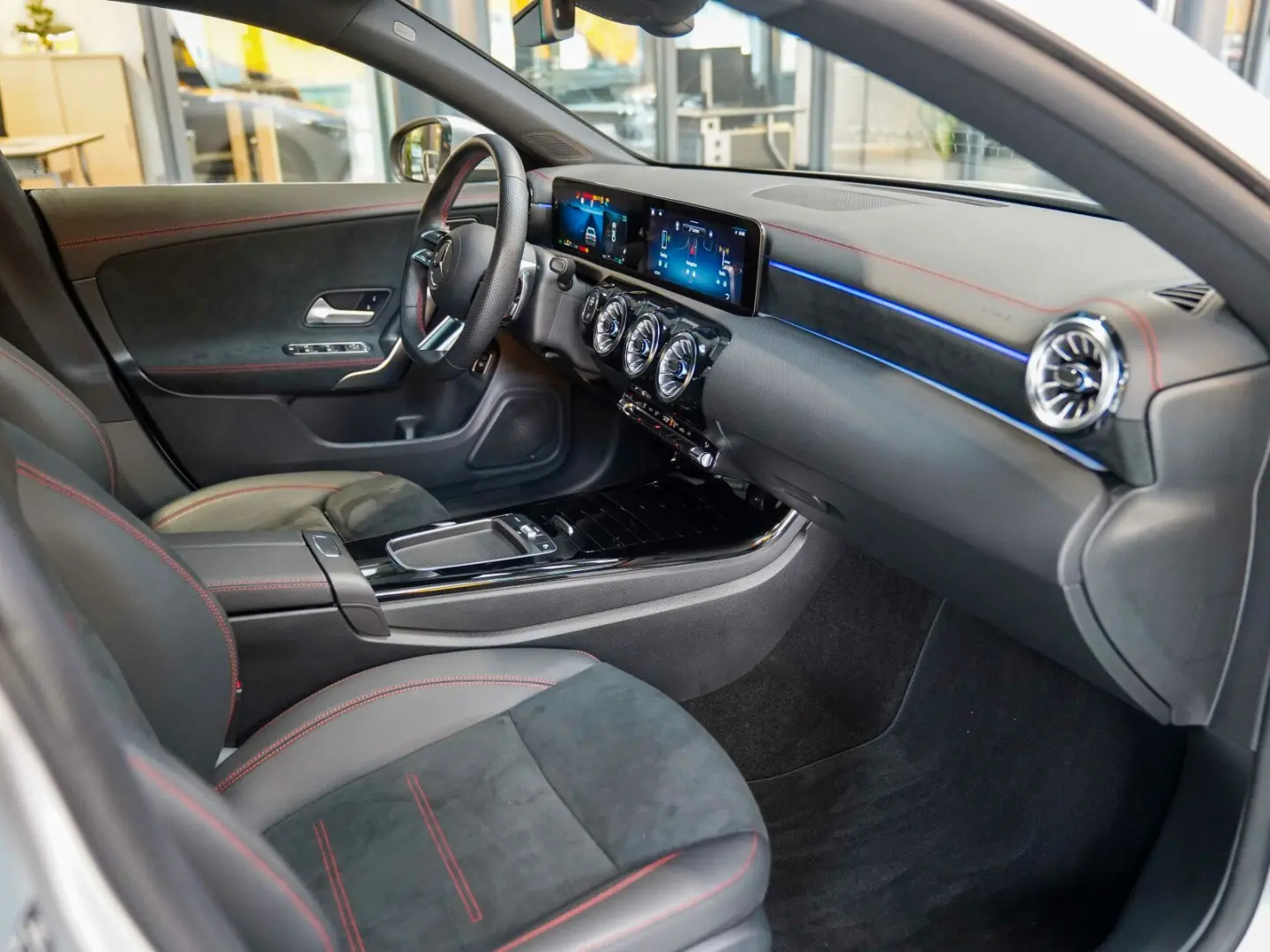 CLA 220 4M AMG Line KEYLESS Kamera Feuerlöscher