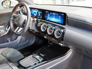 CLA 220 4M AMG Line KEYLESS Kamera Feuerlöscher