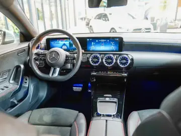 CLA 220 4M AMG Line KEYLESS Kamera Feuerlöscher