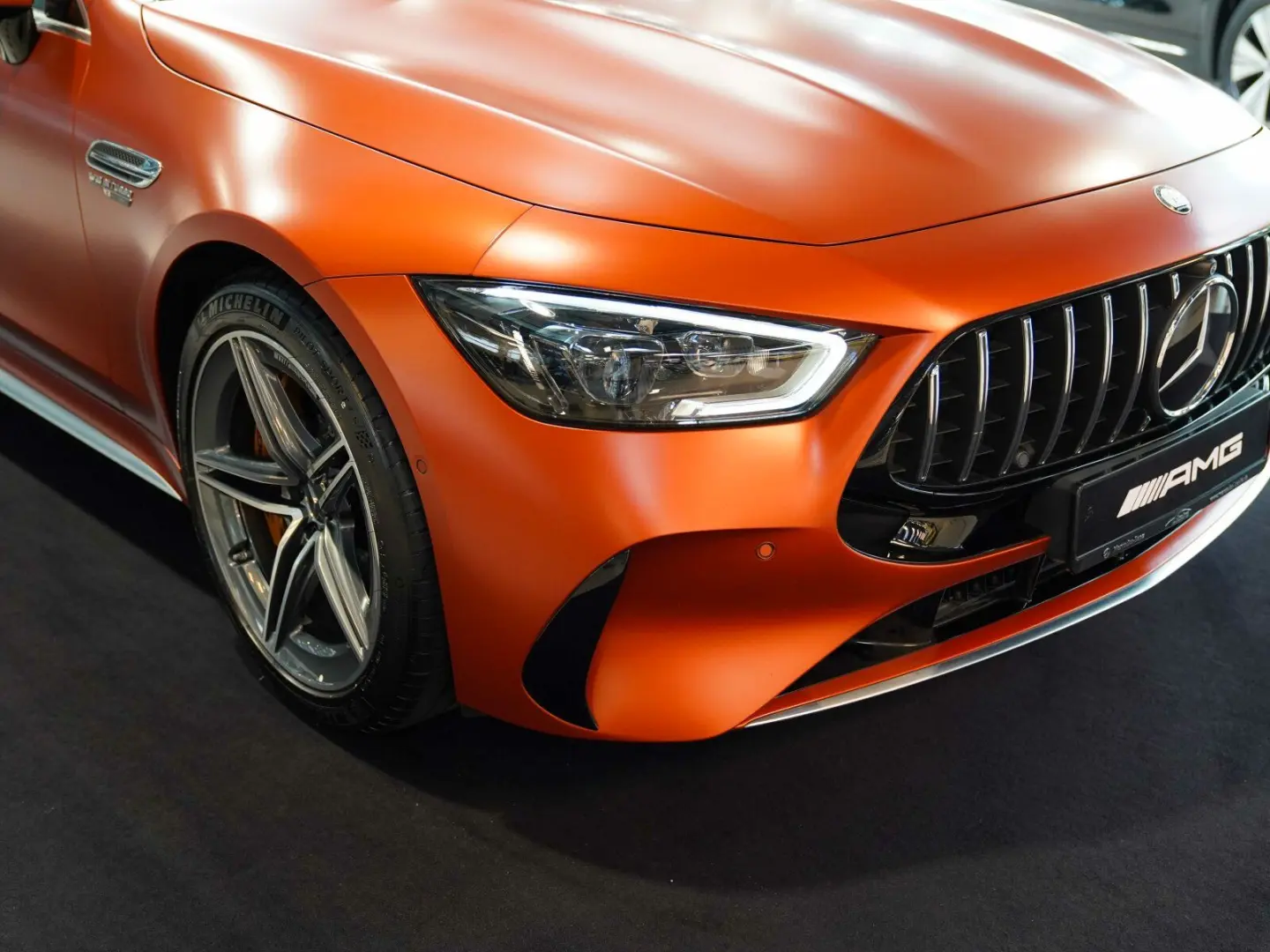 AMG GT 63 S E PERFORMANCE kupfer magno yachtblau