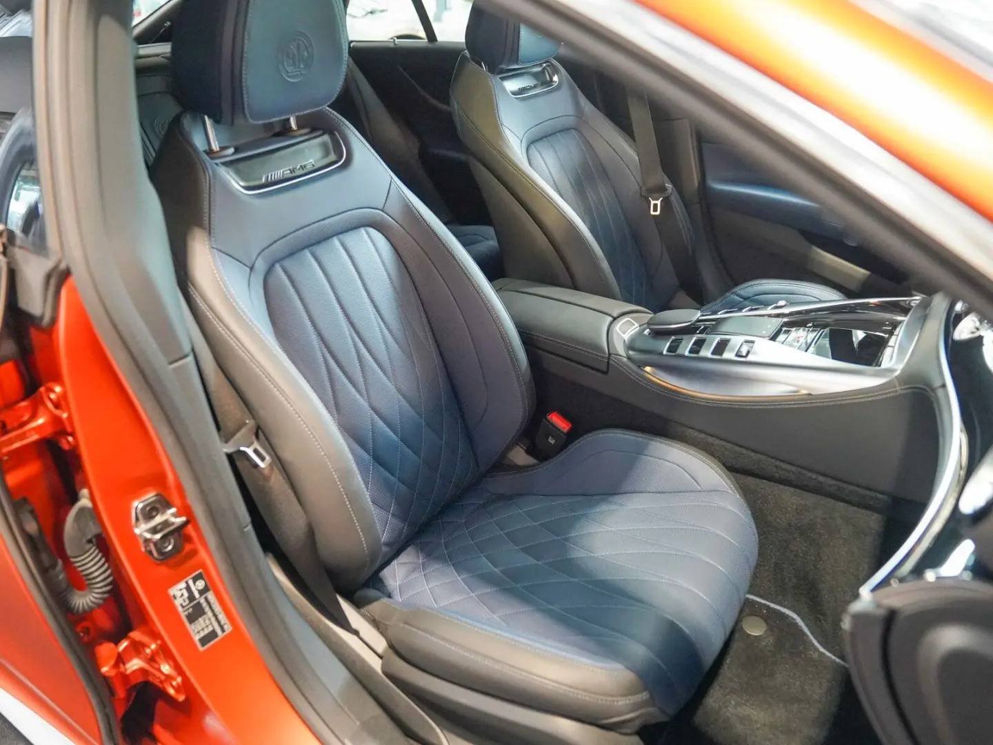 AMG GT 63 S E PERFORMANCE kupfer magno yachtblau