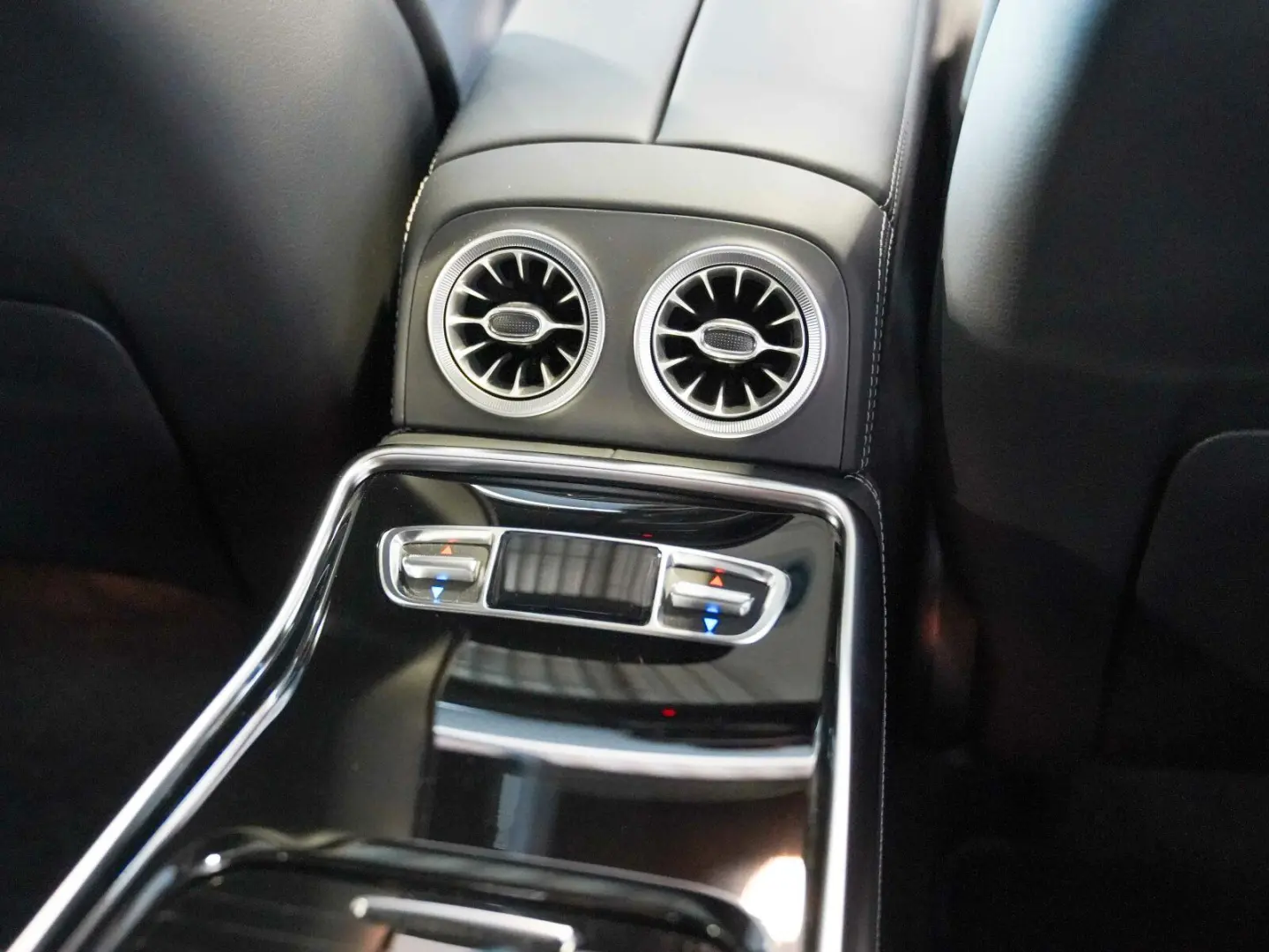 AMG GT 63 S E PERFORMANCE kupfer magno yachtblau