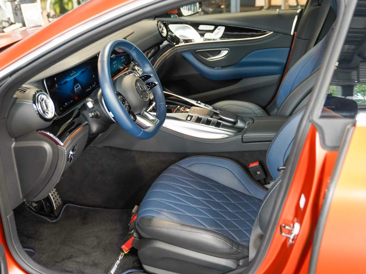 AMG GT 63 S E PERFORMANCE kupfer magno yachtblau