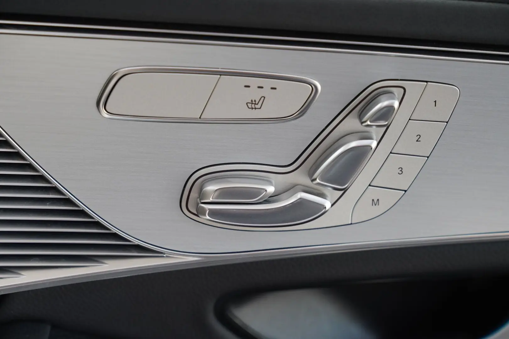 EQC 400 4M Anhängevorrichtung Schiebedach DISTRO