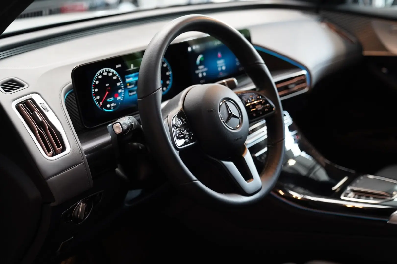 EQC 400 4M Anhängevorrichtung Schiebedach DISTRO