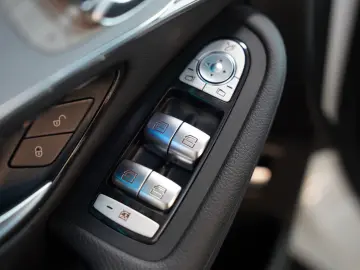 EQC 400 4M Anhängevorrichtung Schiebedach DISTRO