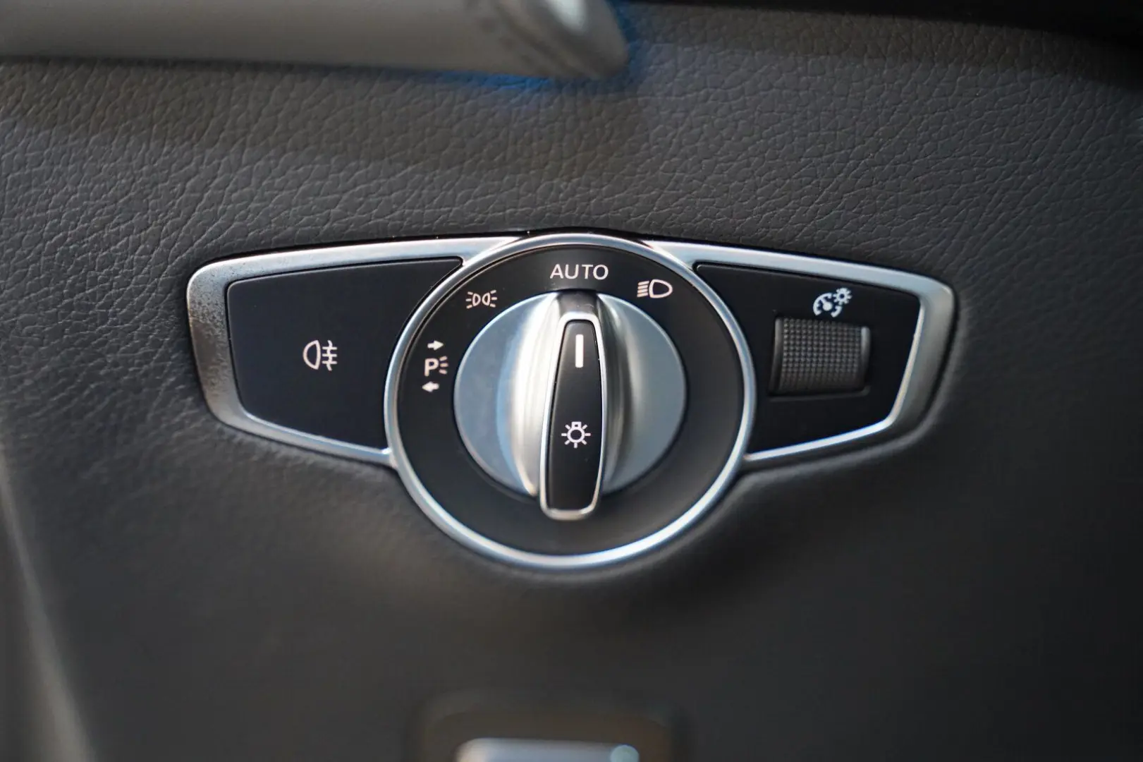 EQC 400 4M Anhängevorrichtung Schiebedach DISTRO