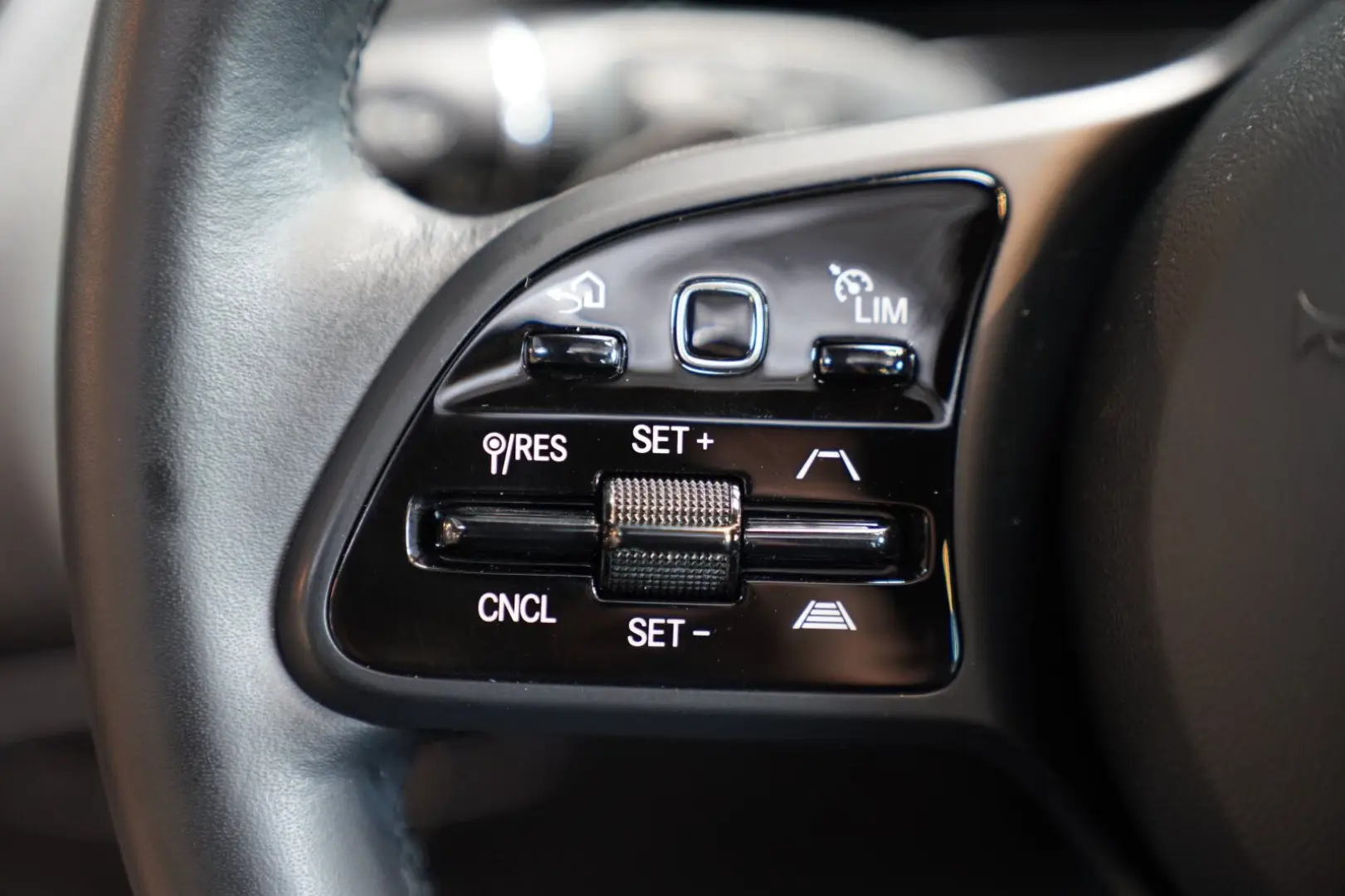 EQC 400 4M Anhängevorrichtung Schiebedach DISTRO