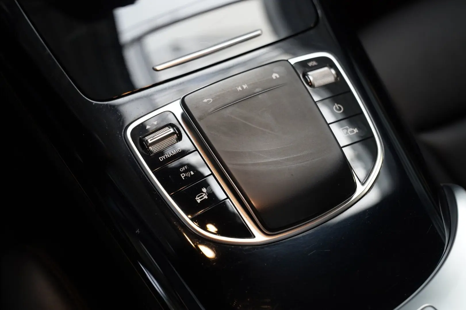 EQC 400 4M Anhängevorrichtung Schiebedach DISTRO