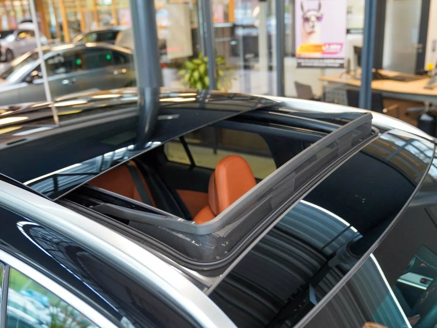 GLC 300 e 4M AVANTGARDE sienabraun Pano DISTRONI