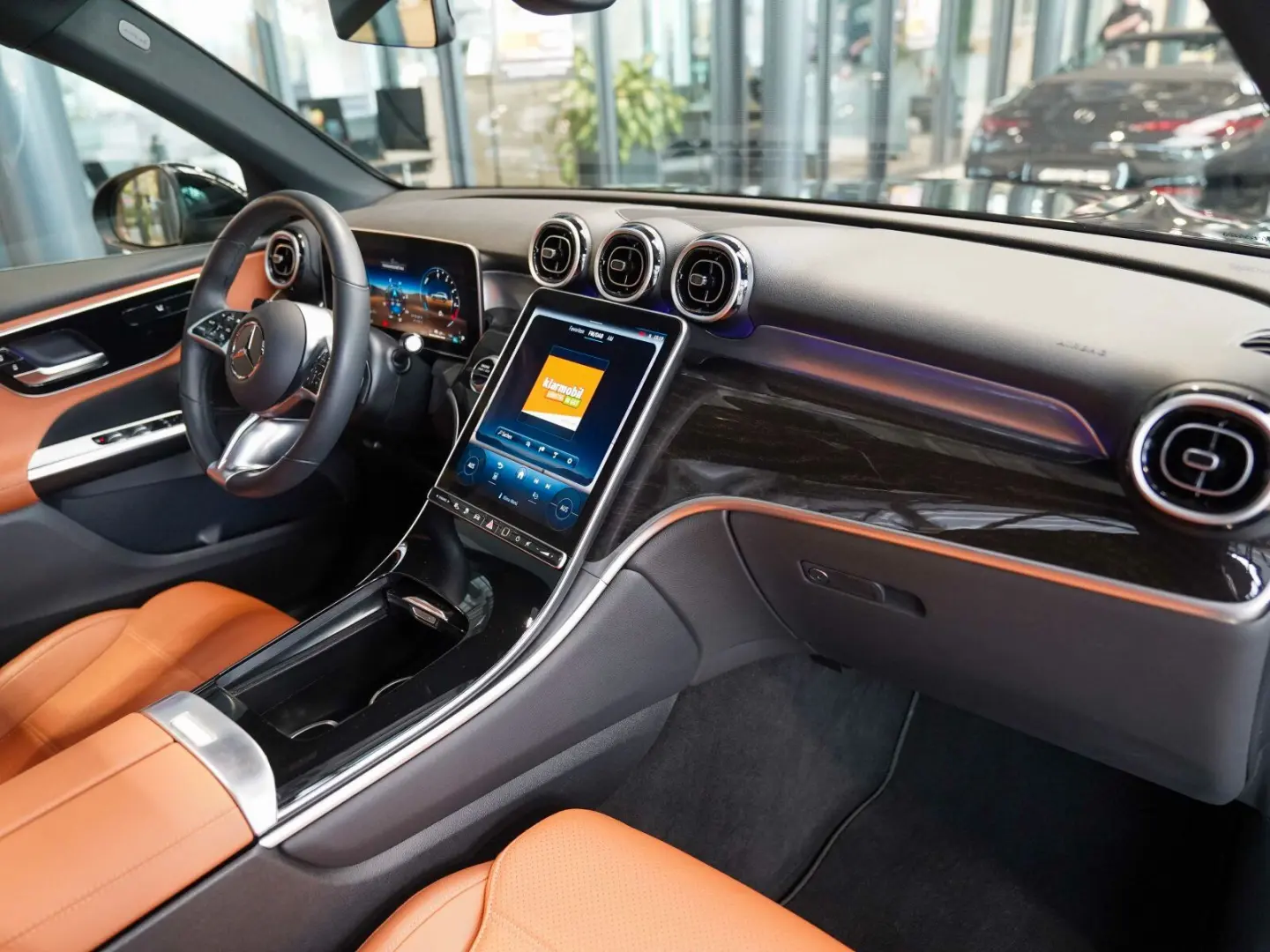 GLC 300 e 4M AVANTGARDE sienabraun Pano DISTRONI