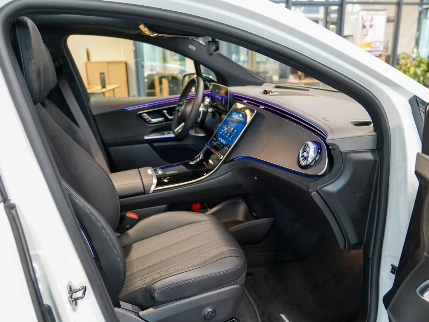 EQE SUV 350 4M AMG Line Night 22  AIRMATIC Pano