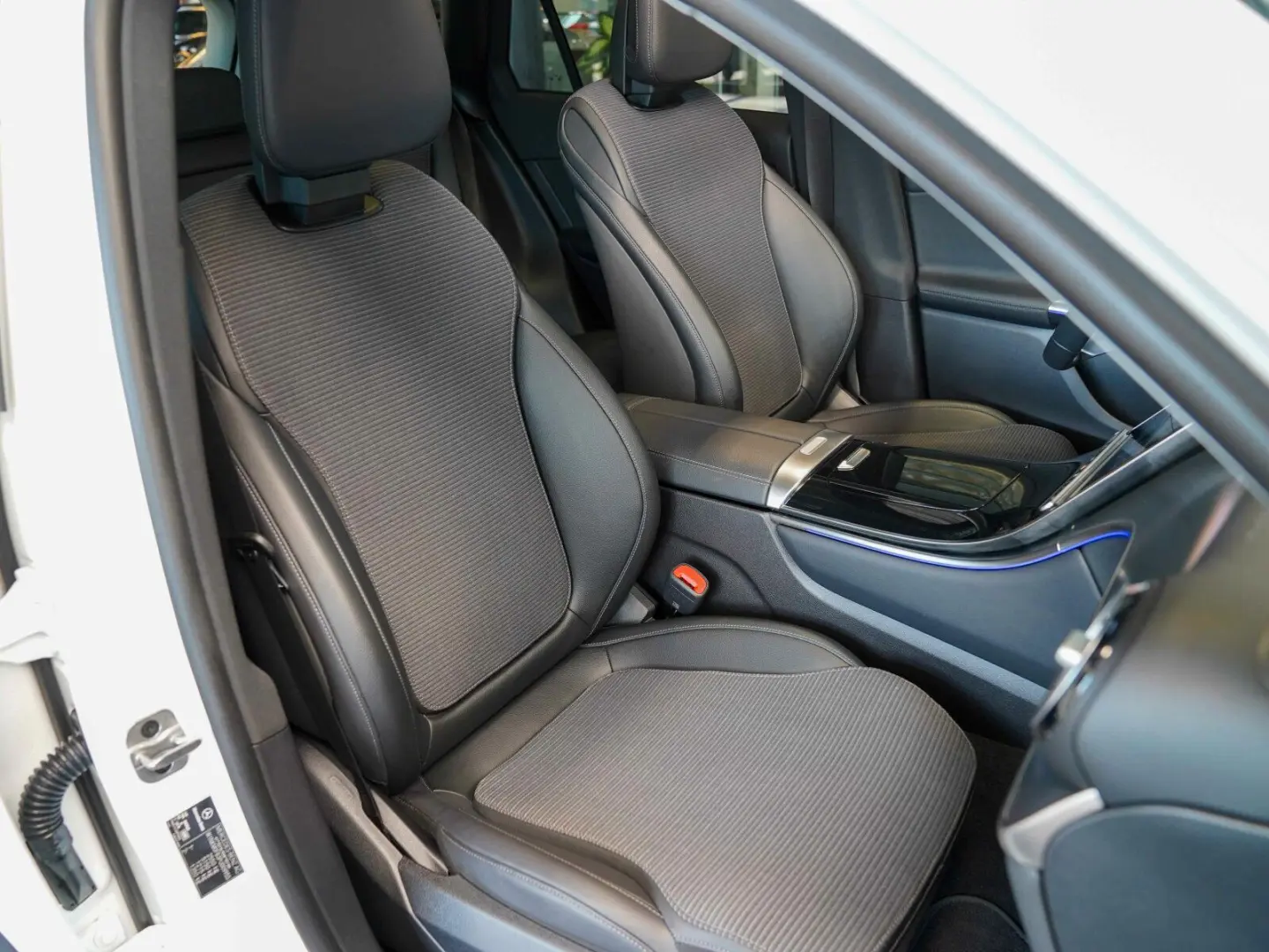 GLC 220 d 4M AVANTGARDE Pano DISTRONIC AHK Memo