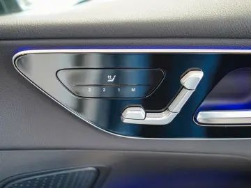 GLC 220 d 4M AVANTGARDE Pano DISTRONIC AHK Memo