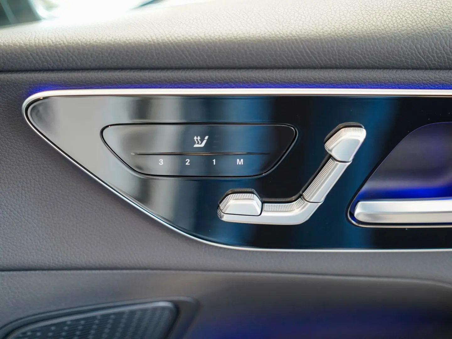 GLC 220 d 4M AVANTGARDE Pano DISTRONIC AHK Memo