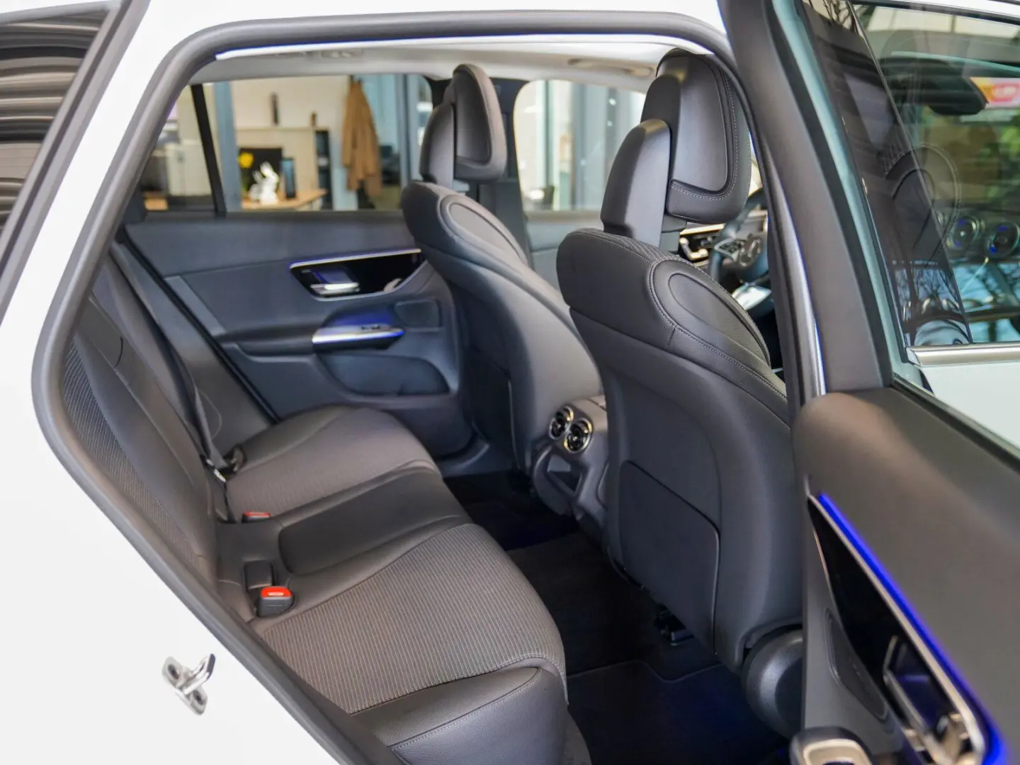 GLC 220 d 4M AVANTGARDE Pano DISTRONIC AHK Memo