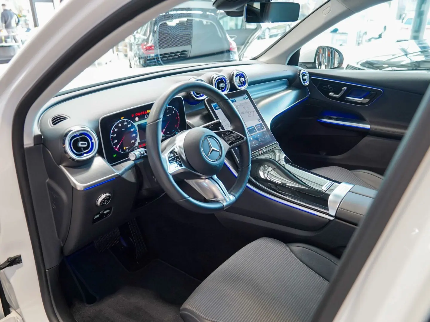 GLC 220 d 4M AVANTGARDE Pano DISTRONIC AHK Memo