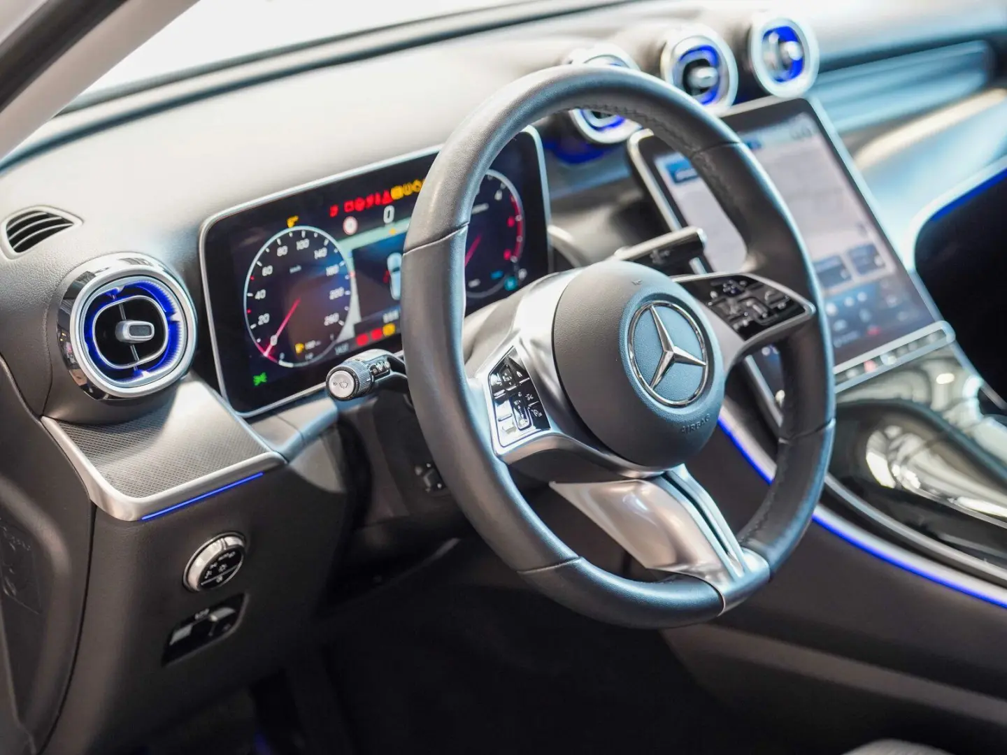 GLC 220 d 4M AVANTGARDE Pano DISTRONIC AHK Memo