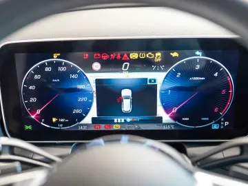 GLC 220 d 4M AVANTGARDE Pano DISTRONIC AHK Memo